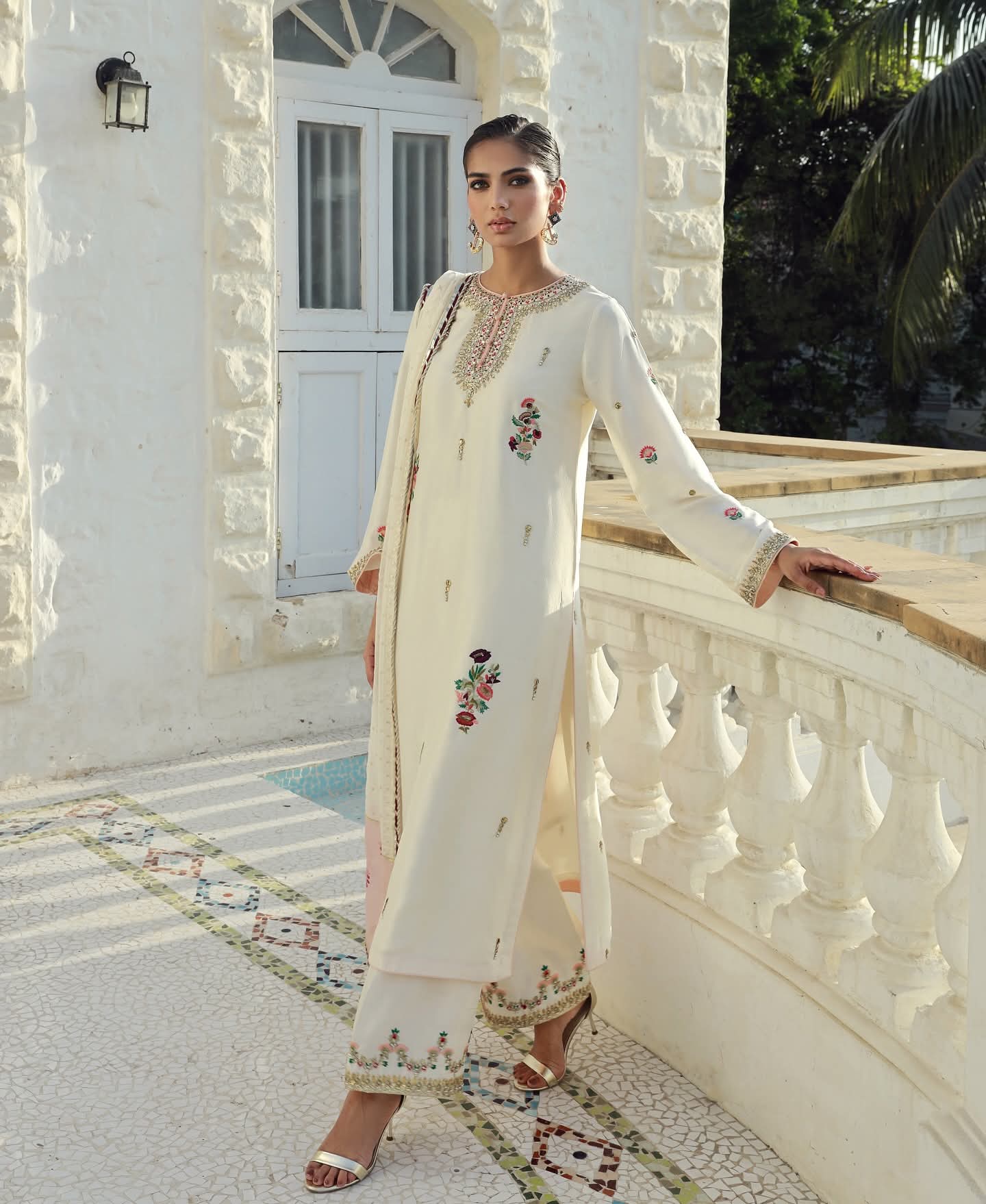 ZAYNAB – Ivory White Silk Floral Embroidered 3-Piece Suite