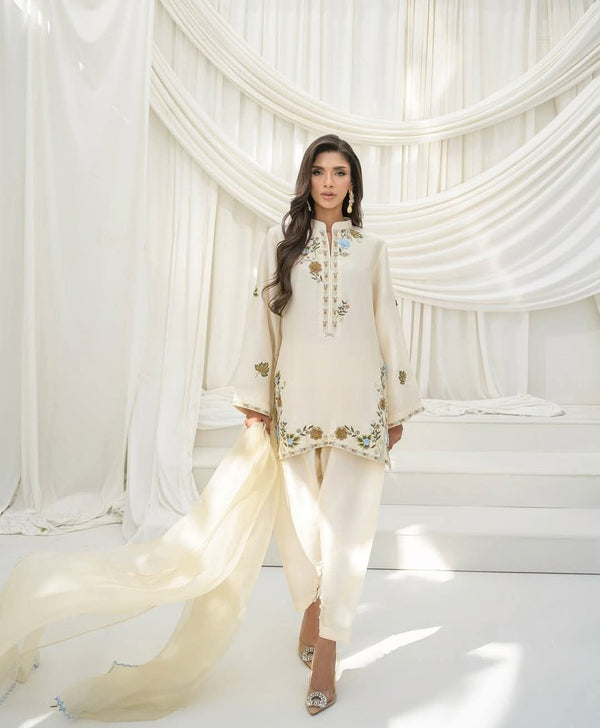 HOOR – Off-White Silk Floral Embroidered 3-Piece Suite