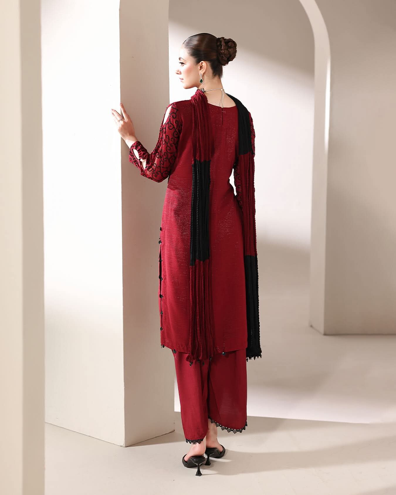 ADVIKA – Maroon Shimmer Silk Embroidered Tulipa Set