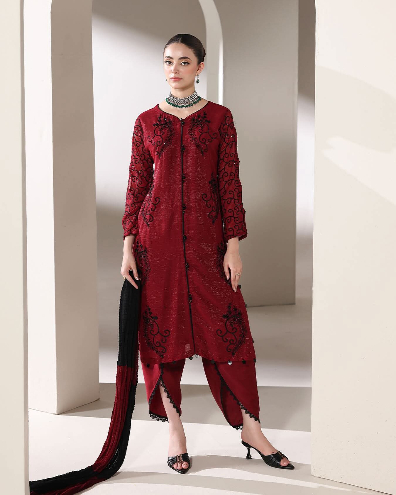 ADVIKA – Maroon Shimmer Silk Embroidered Tulipa Set